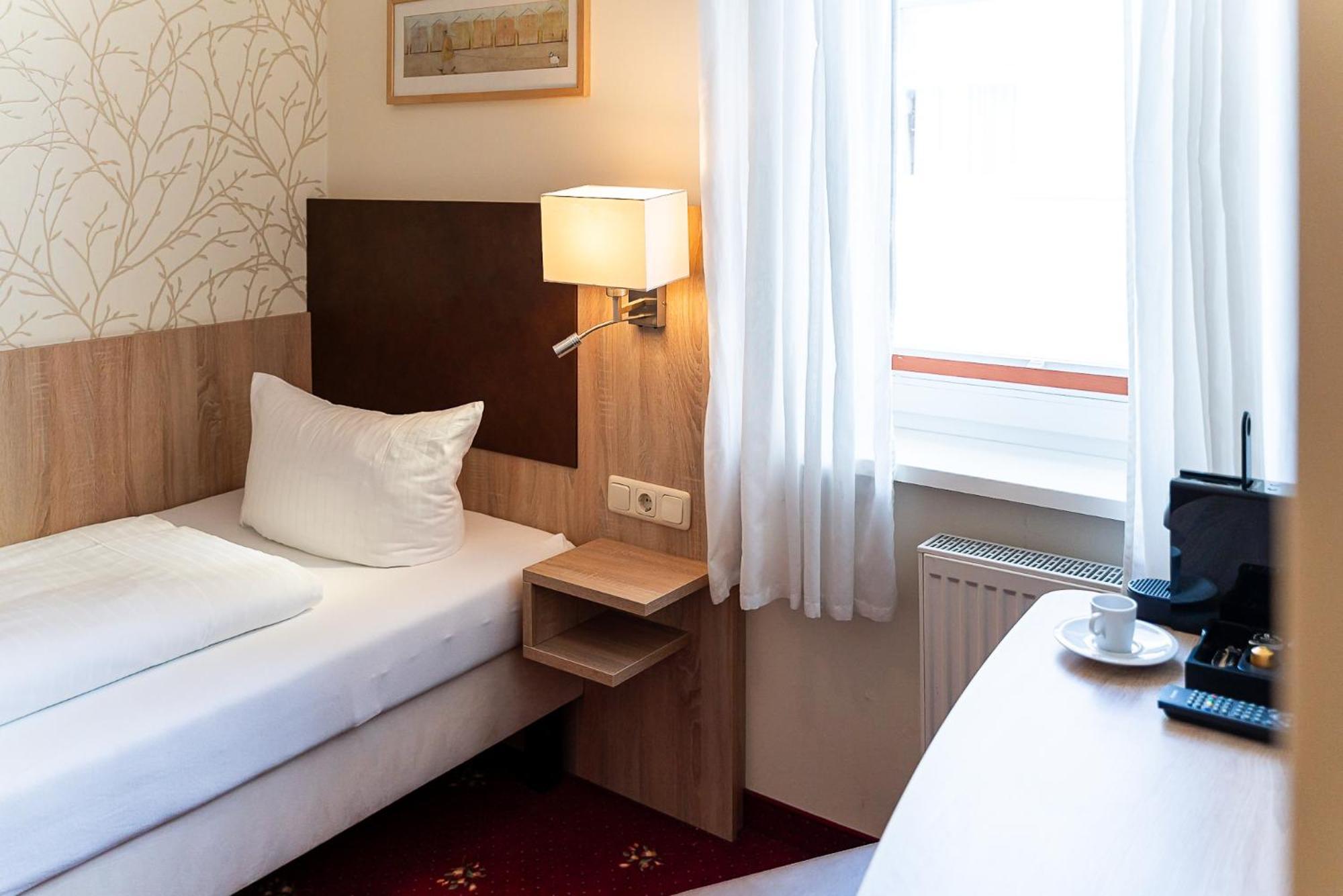 Sleepbeeone Wilhelmshaven Hotel Ngoại thất bức ảnh