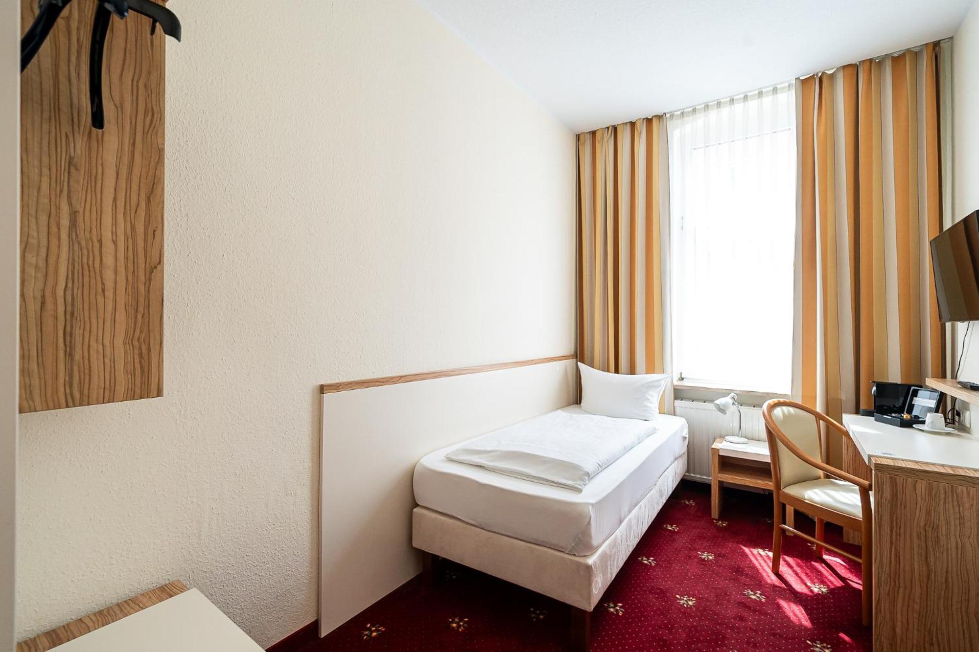 Sleepbeeone Wilhelmshaven Hotel Ngoại thất bức ảnh
