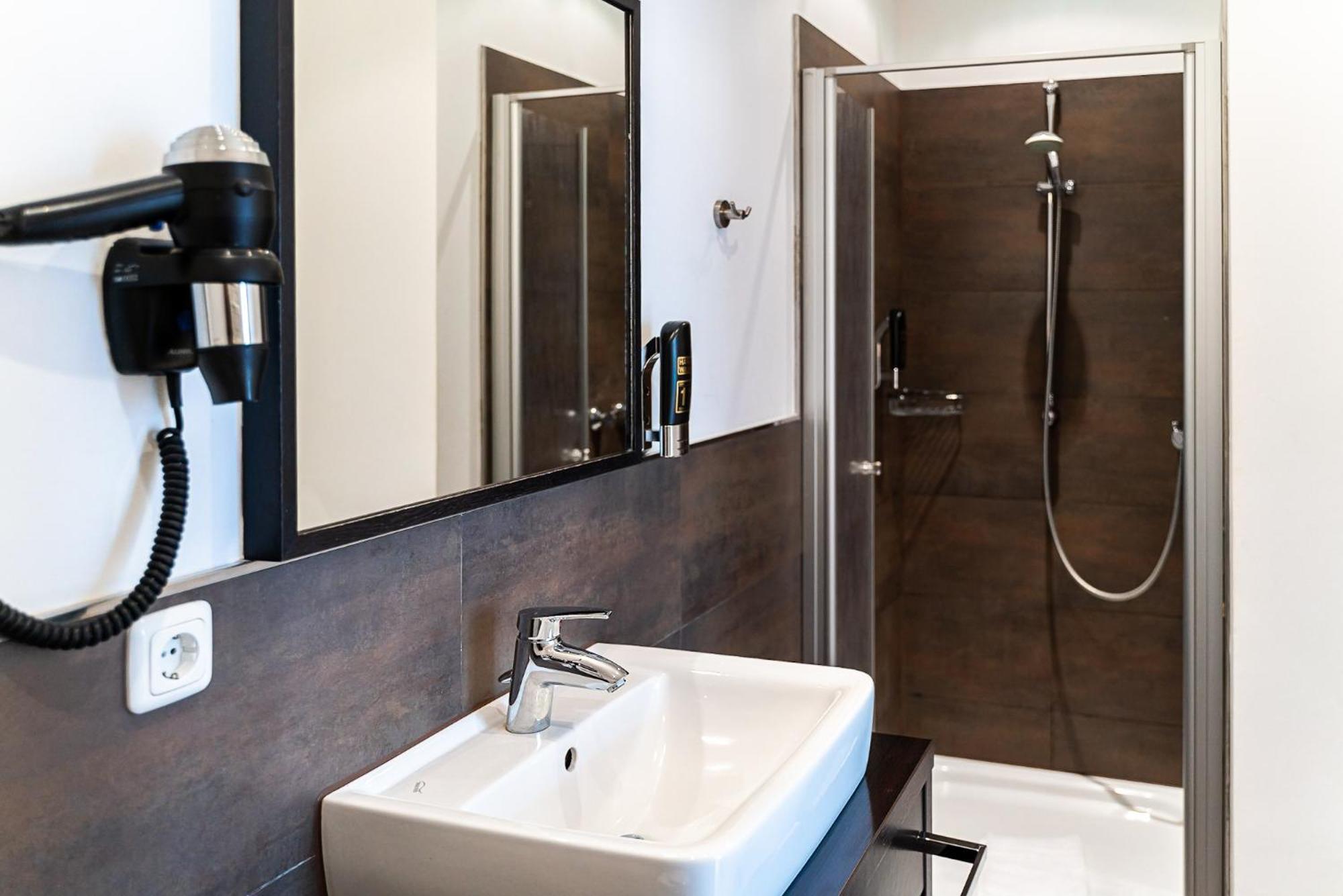 Sleepbeeone Wilhelmshaven Hotel Ngoại thất bức ảnh